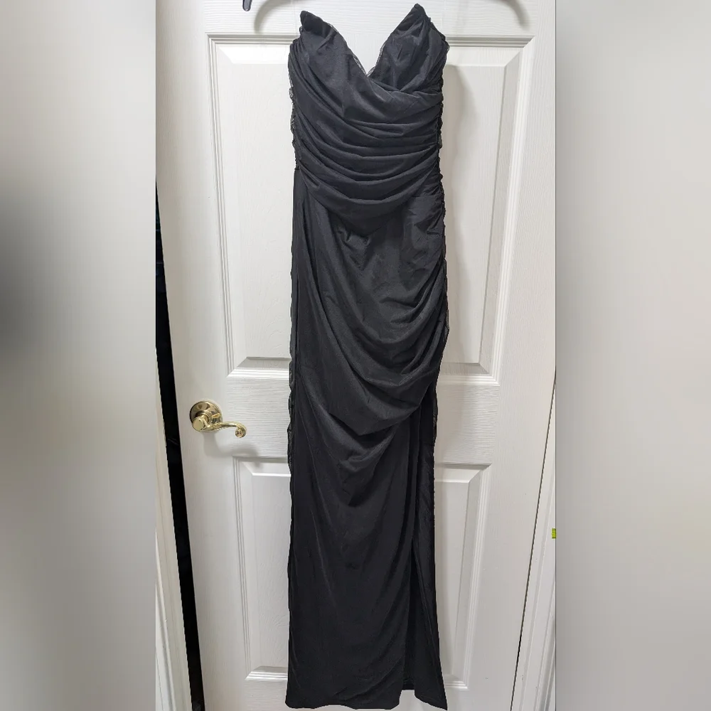 Elegant Black Maxi Dress - Picture 2 of 10
